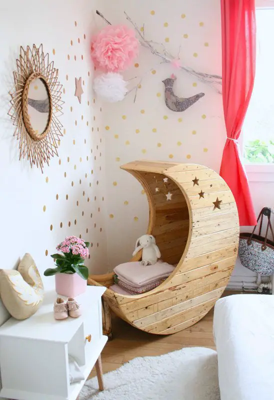 Moon shape baby bed