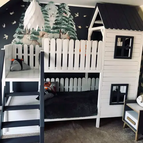 House-like bunk bed for toddlers