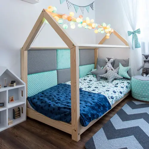 House-shaped baby bed in natural wood color