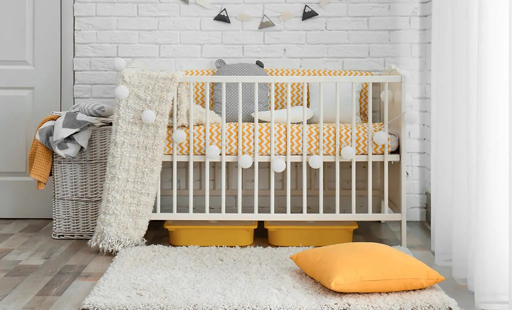 Convertible baby crib